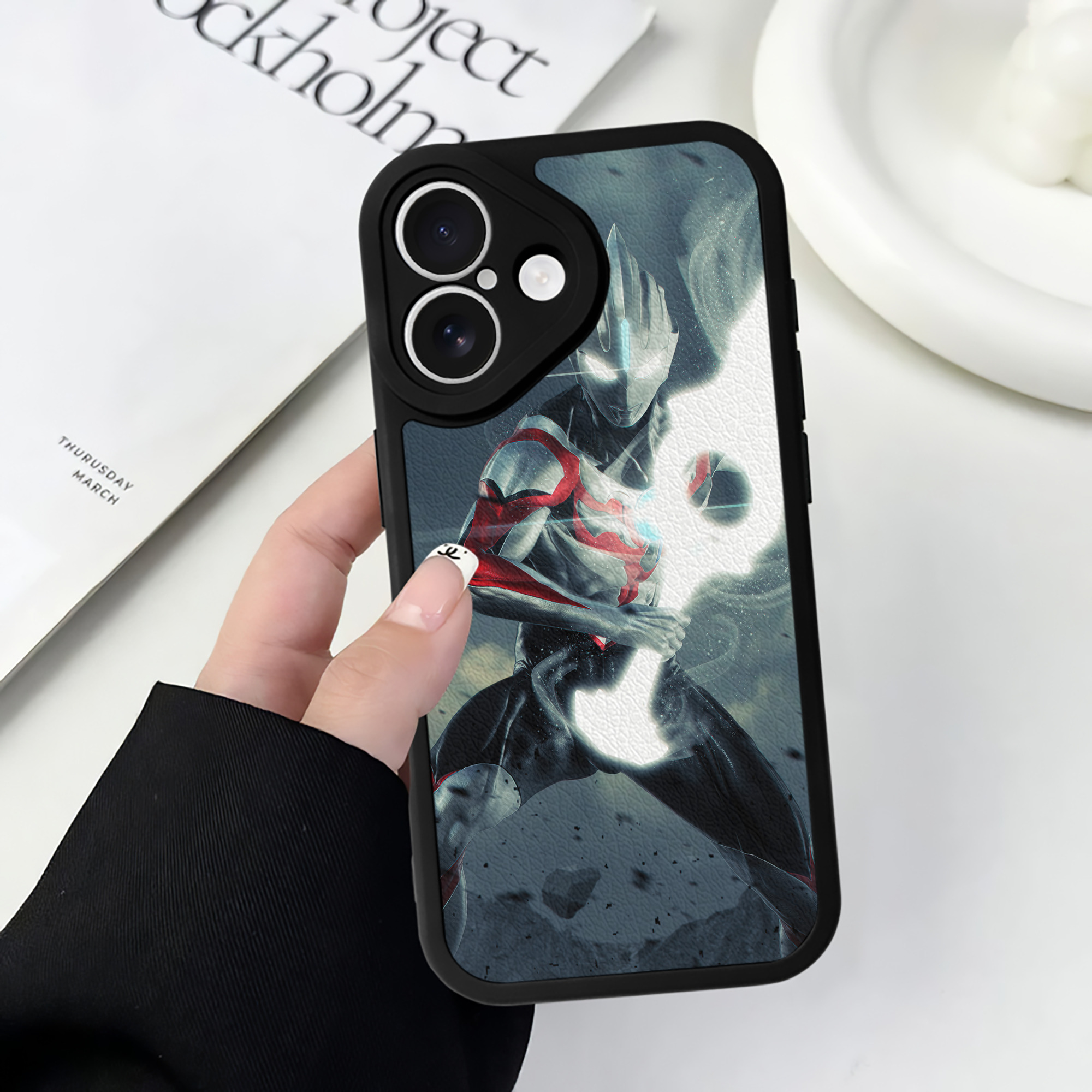 （画像用） ウルトラマン Ultraman 【iPhone 16シリーズ対応】シリコンスマホケース（レザー調） 材質：シリコン